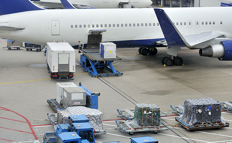 Air cargo: An aeroplane stands on a landing field and is loaded with cargo